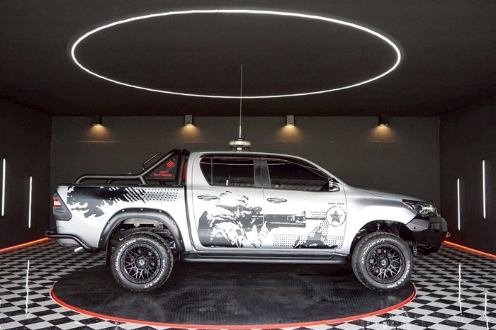 REVO PRE 2021 2.4 MID AT DOUBLE CAB SILVER  2568 full