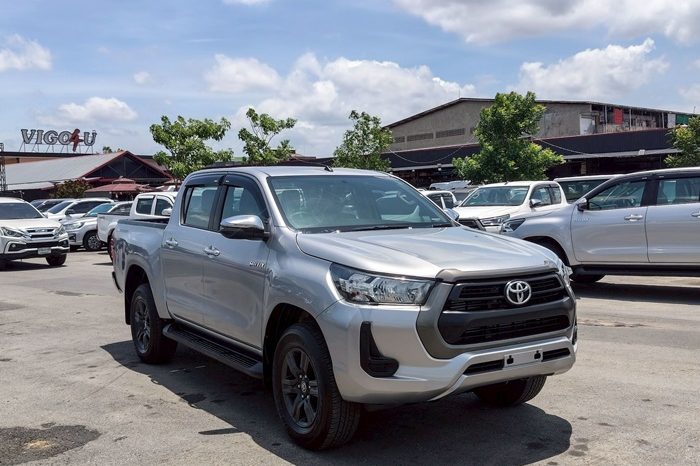 REVO PRE 2020 2.4 ENTRY AT DOUBLE CAB SILVER  2713 full