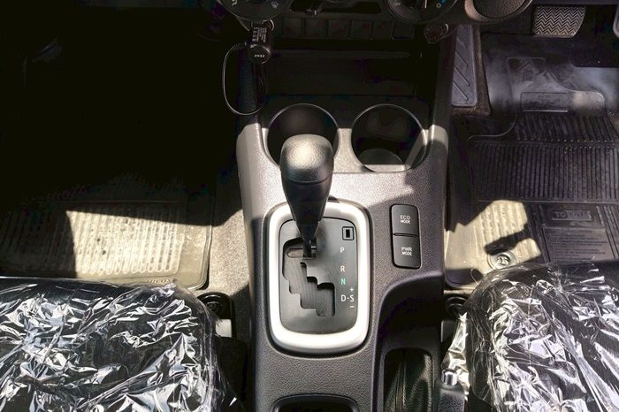REVO PRE 2020 2.4 ENTRY AT DOUBLE CAB SILVER  2713 full