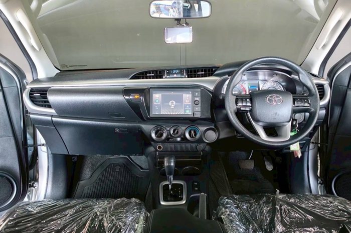 REVO PRE 2020 2.4 ENTRY AT DOUBLE CAB SILVER  2713 full