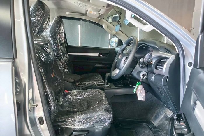 REVO PRE 2020 2.4 ENTRY AT DOUBLE CAB SILVER  2713 full