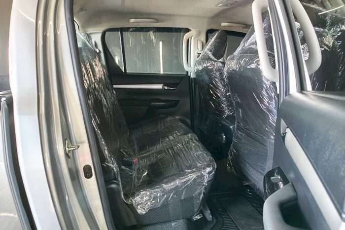 REVO PRE 2020 2.4 ENTRY AT DOUBLE CAB SILVER  2713 full