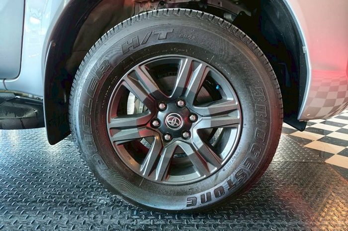 REVO PRE 2020 2.4 ENTRY AT DOUBLE CAB SILVER  2713 full