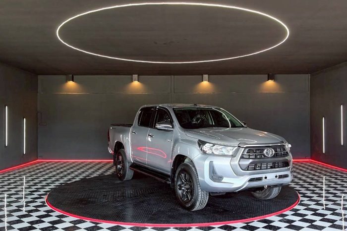 REVO PRE 2020 2.4 ENTRY AT DOUBLE CAB SILVER  2713 full