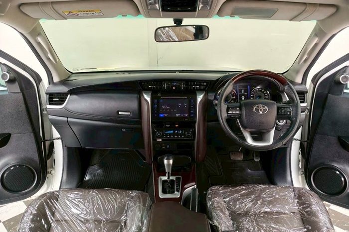 TOYOTA 2WD 2016 2.8V AT FORTUNER WHITE  3368 full