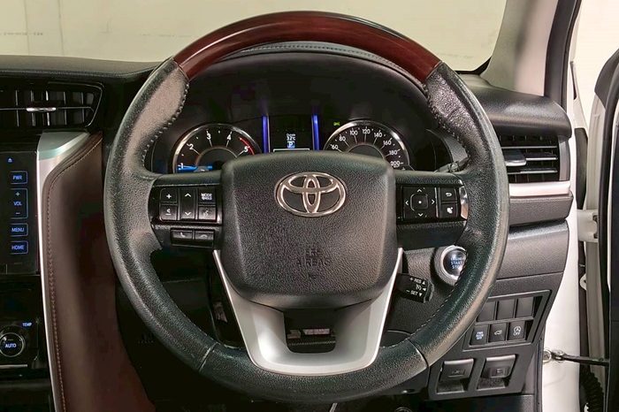 TOYOTA 2WD 2016 2.8V AT FORTUNER WHITE  3368 full