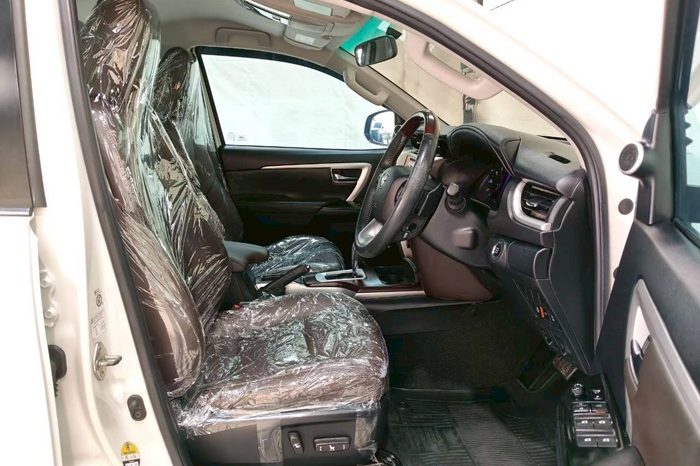 TOYOTA 2WD 2016 2.8V AT FORTUNER WHITE  3368 full