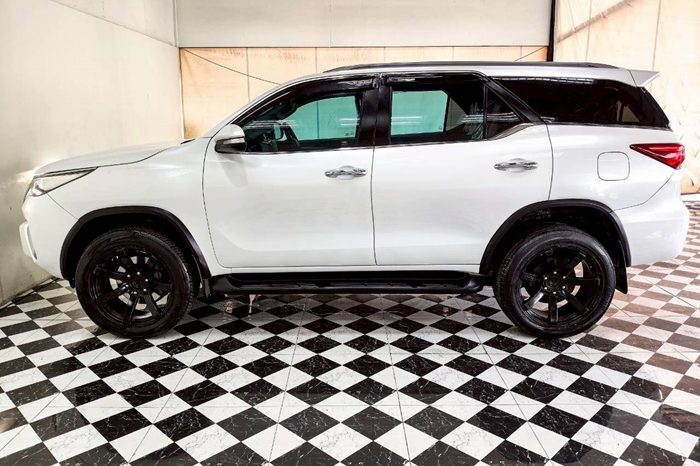 TOYOTA 2WD 2016 2.8V AT FORTUNER WHITE  3368 full