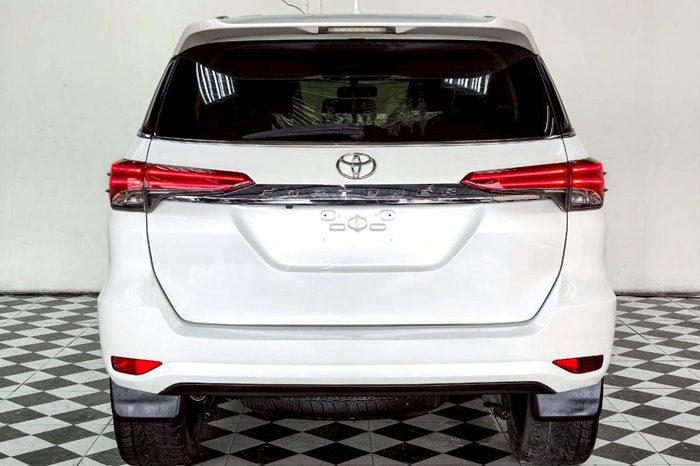 TOYOTA 2WD 2016 2.8V AT FORTUNER WHITE  3368 full