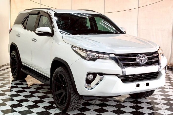 TOYOTA 2WD 2016 2.8V AT FORTUNER WHITE  3368 full