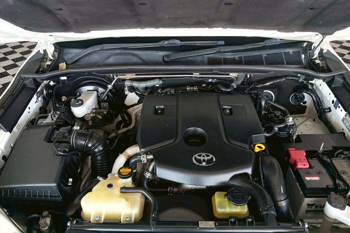 TOYOTA 2WD 2016 2.8V AT FORTUNER WHITE  3368 full