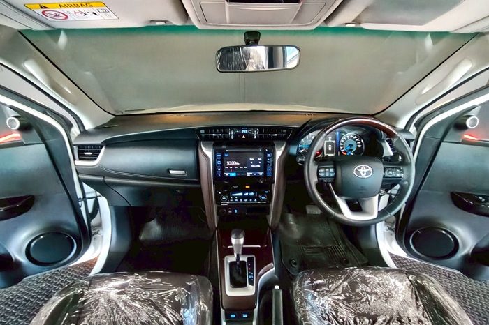 TOYOTA 2WD 2016 2.8V AT FORTUNER WHITE  3368 full