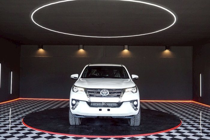 TOYOTA 2WD 2016 2.8V AT FORTUNER WHITE  3368 full