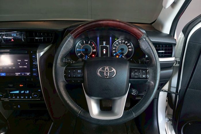 TOYOTA 2WD 2016 2.8V AT FORTUNER WHITE  3368 full