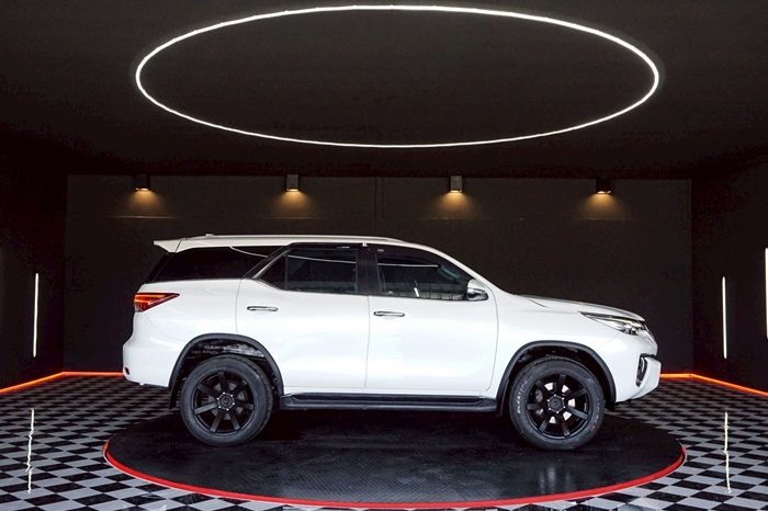 TOYOTA 2WD 2016 2.8V AT FORTUNER WHITE  3368 full