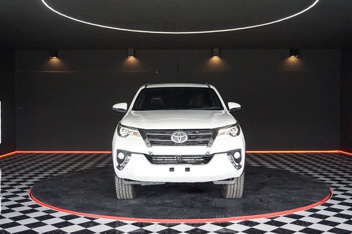 TOYOTA 4WD 2015 2.8V AT FORTUNER WHITE  3582 full