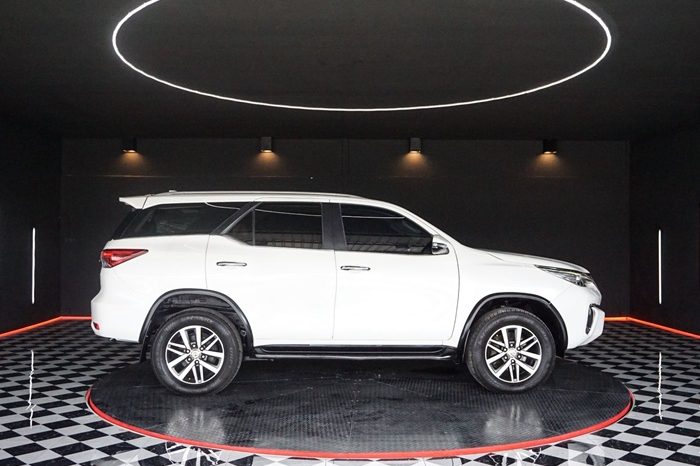 TOYOTA 4WD 2015 2.8V AT FORTUNER WHITE  3582 full