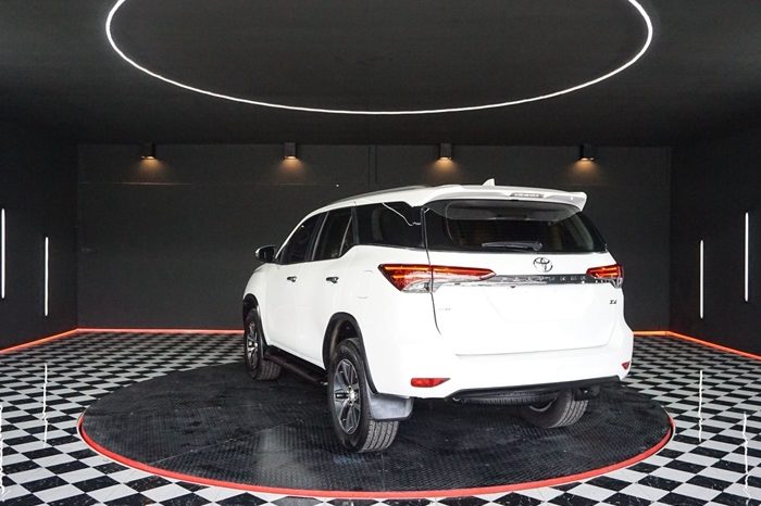 TOYOTA 4WD 2015 2.8V AT FORTUNER WHITE  3582 full