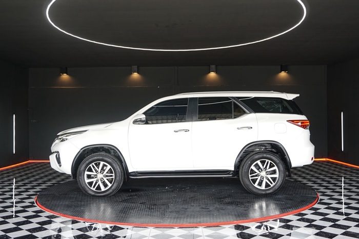 TOYOTA 4WD 2015 2.8V AT FORTUNER WHITE  3582 full