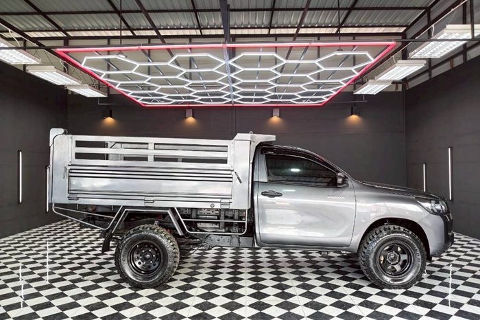 REVO 4WD 2023 2.8 ENTRY MT STANDARD GREY  4696 full