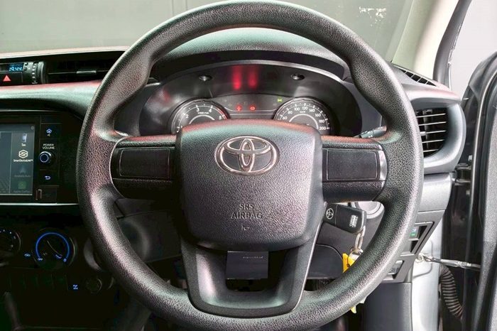 REVO 4WD 2023 2.8 ENTRY MT STANDARD GREY  4696 full