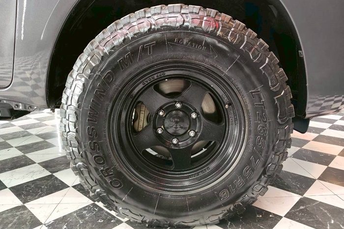 REVO 4WD 2023 2.8 ENTRY MT STANDARD GREY  4696 full
