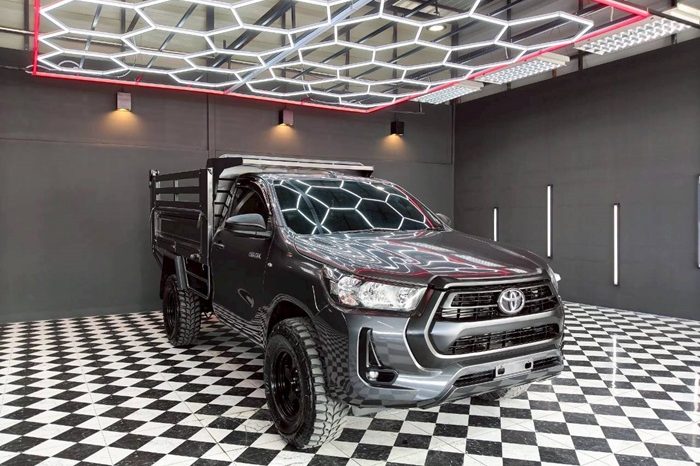 REVO 4WD 2023 2.8 ENTRY MT STANDARD GREY  4696 full