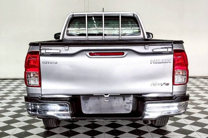 REVO 2WD 2020 2.4 ENTRY MT STANDARD SILVER  4922 full