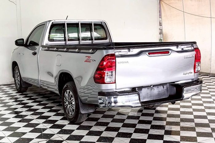 REVO 2WD 2020 2.4 ENTRY MT STANDARD SILVER  4922 full