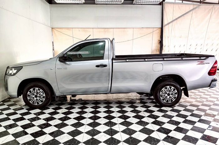 REVO 2WD 2020 2.4 ENTRY MT STANDARD SILVER  4922 full