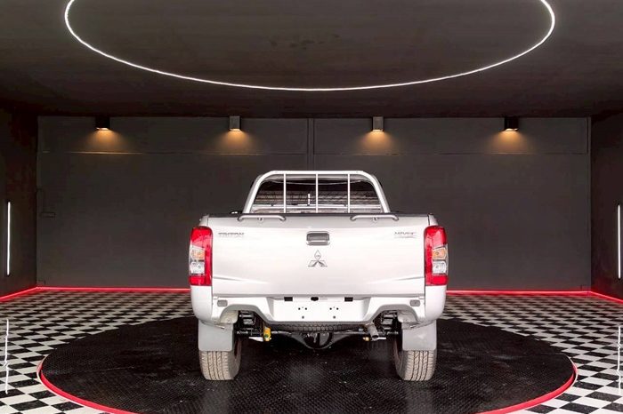 MITSUBISHI 4WD 2021 2.4 MT SINGLE CAB SILVER  5479 full