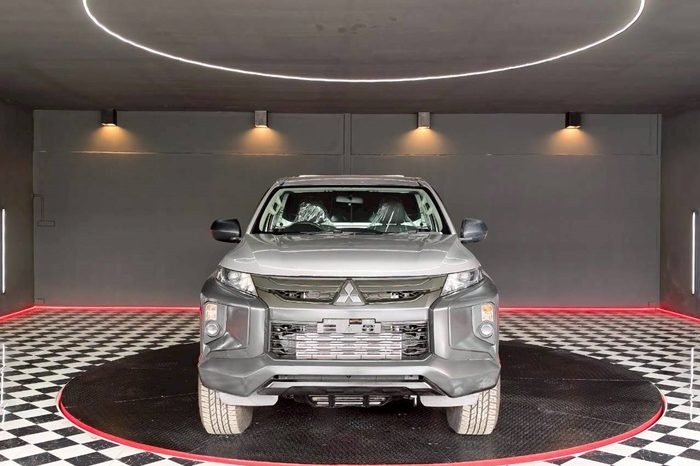 MITSUBISHI 4WD 2021 2.4 MT SINGLE CAB SILVER  5479 full