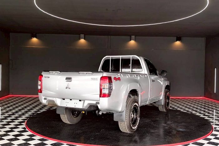 MITSUBISHI 4WD 2021 2.4 MT SINGLE CAB SILVER  5479 full