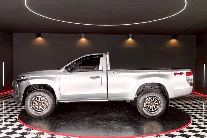 MITSUBISHI 4WD 2021 2.4 MT SINGLE CAB SILVER  5479 full