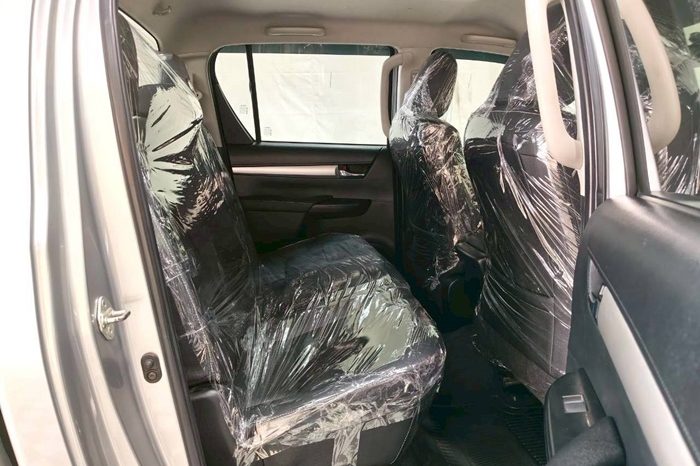 REVO 4WD 2021 2.4 MID MT DOUBLE CAB SILVER  6065 full