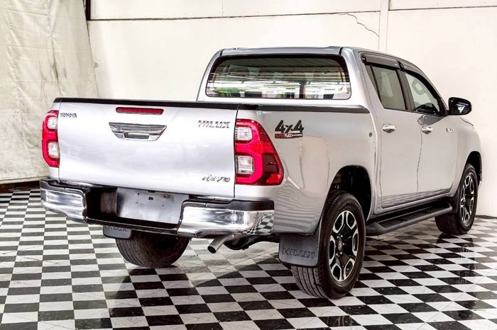REVO 4WD 2021 2.4 MID MT DOUBLE CAB SILVER  6065 full