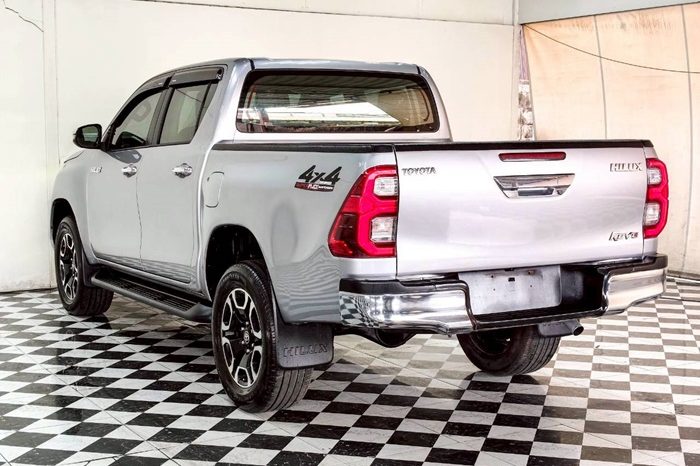 REVO 4WD 2021 2.4 MID MT DOUBLE CAB SILVER  6065 full