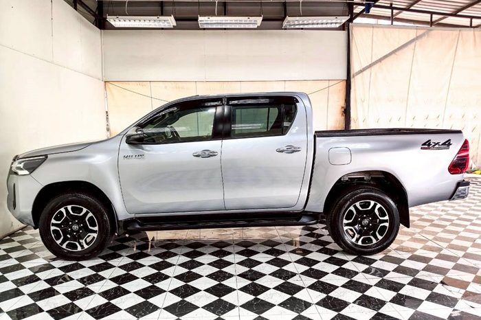 REVO 4WD 2021 2.4 MID MT DOUBLE CAB SILVER  6065 full