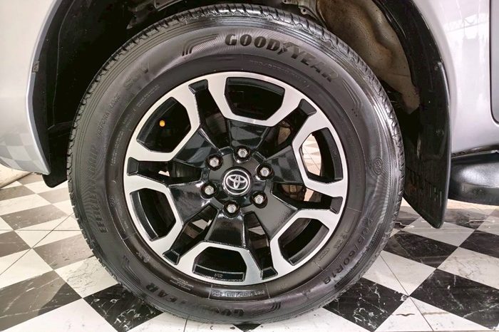 REVO 4WD 2021 2.4 MID MT DOUBLE CAB SILVER  6065 full