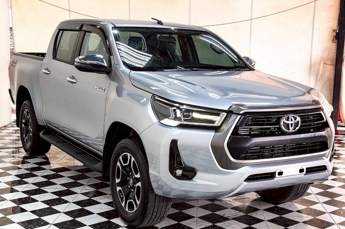 REVO 4WD 2021 2.4 MID MT DOUBLE CAB SILVER  6065 full