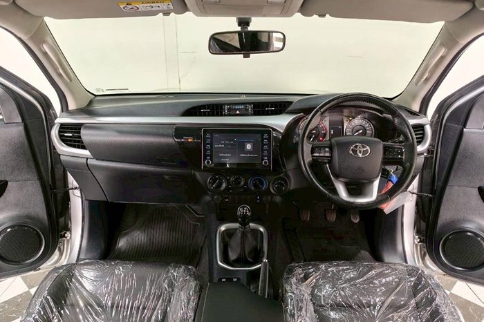 REVO 4WD 2021 2.4 MID MT DOUBLE CAB SILVER  6065 full