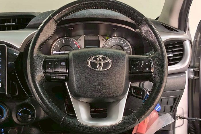 REVO 4WD 2021 2.4 MID MT DOUBLE CAB SILVER  6065 full