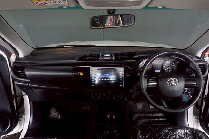 REVO 2WD 2019 2.4J MT SMART CAB WHITE  640 full