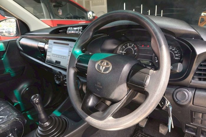 REVO 2WD 2019 2.4J MT SMART CAB WHITE  640 full