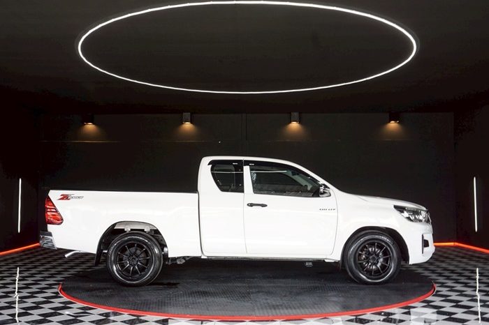 REVO 2WD 2019 2.4J MT SMART CAB WHITE  640 full