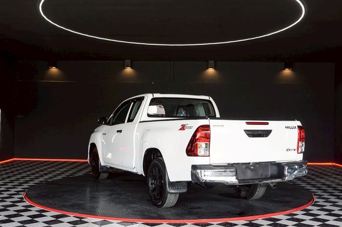 REVO 2WD 2019 2.4J MT SMART CAB WHITE  640 full