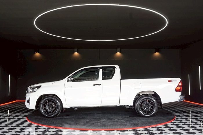 REVO 2WD 2019 2.4J MT SMART CAB WHITE  640 full