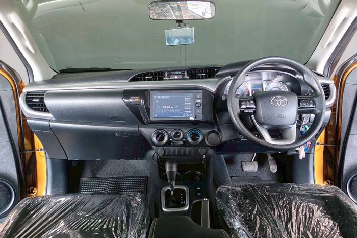 REVO PRE 2020 2.4 ENTRY AT DOUBLE CAB ORANGE  7100 full