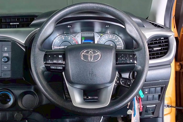 REVO PRE 2020 2.4 ENTRY AT DOUBLE CAB ORANGE  7100 full