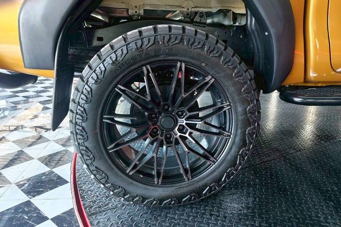 REVO PRE 2020 2.4 ENTRY AT DOUBLE CAB ORANGE  7100 full